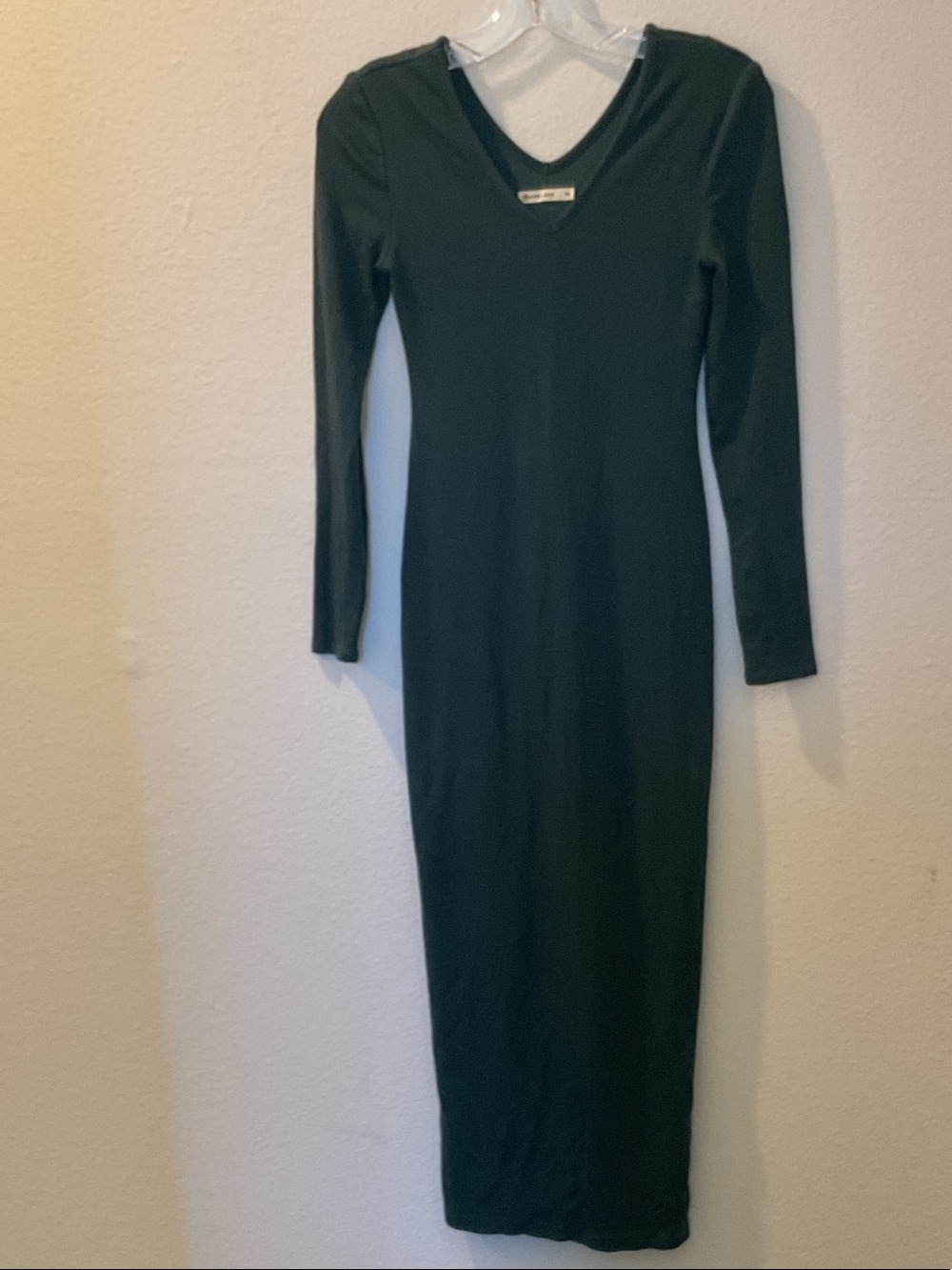 Marine Layer Long-Sleeve V-Neck Midi Dress in Deep Green BodyCon XS